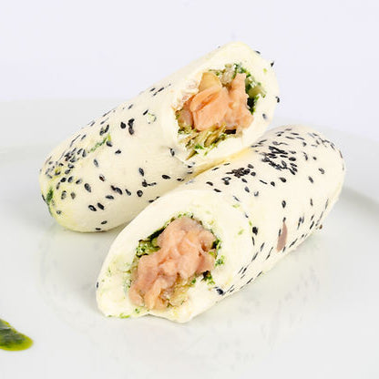 Rollo de Queso Crema con Salmón Ahumado y Pesto de Perejil